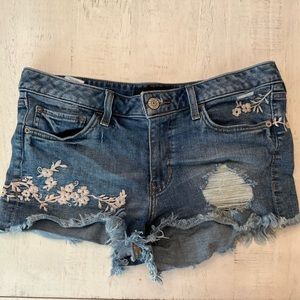 Express Embroidered Shorts - Low Rise - Size 8